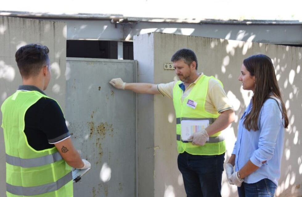 Dengue: controlan piletas y una brigada promueve la descacharrización