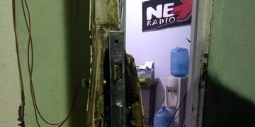 Los estudios de la radio fueron violentados por ladrones\u002E Pero sigue al aire\u002E