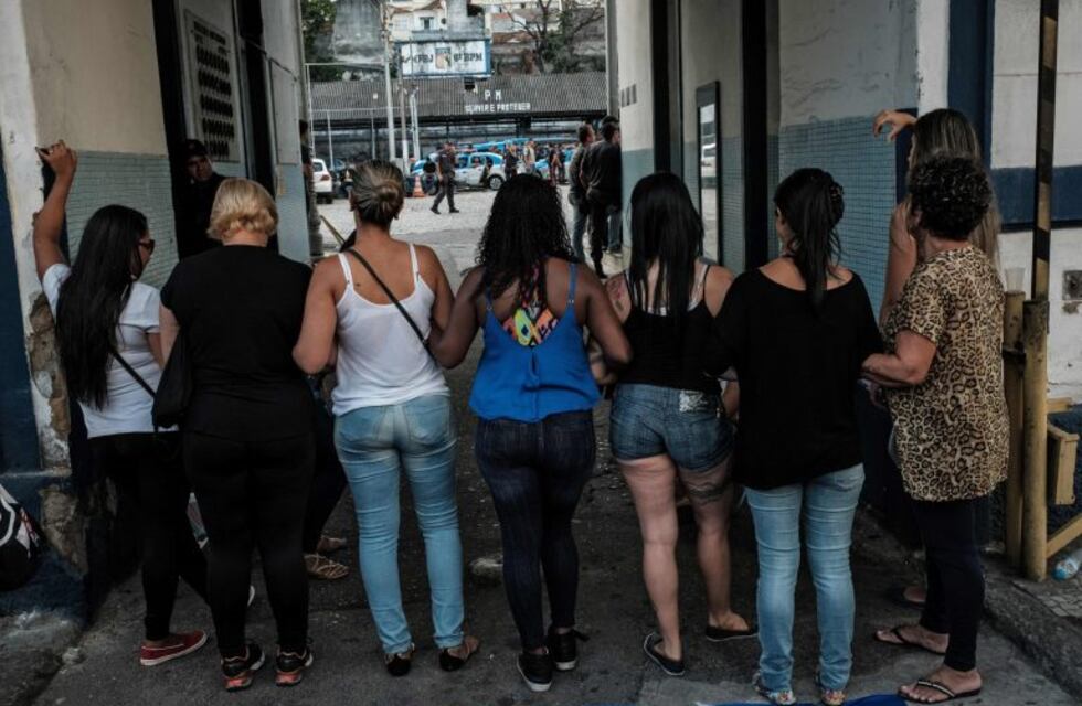 Familiares de policías bloquean la salida de patrulleros en Río de Janeiro