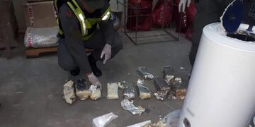 Gendarmería interceptó la marihuana proveniente de Formosa y que venía a Córdoba oculta en un termotanque\u002E (Gendarmería Nacional)