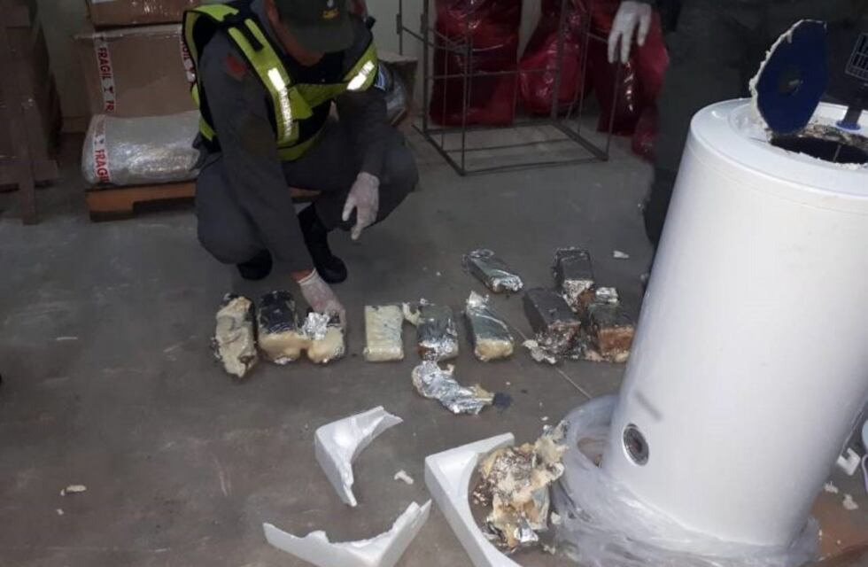 Secuestran 11 kilos de marihuana que venían a Córdoba ocultos en un termotanque
