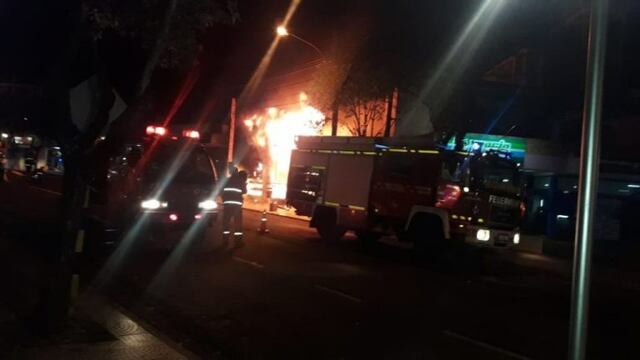 Anoche se incendió un local comercial de Puerto Rico\u002E Las llamas arrasaron con los electrodomésticos y la mercadería en general\u002E