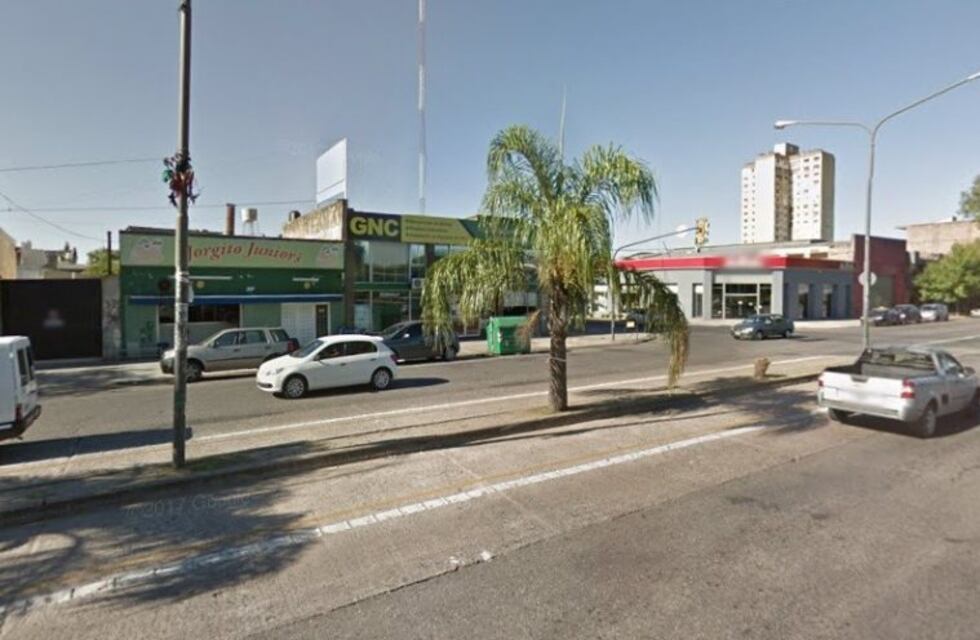 Lo buscaban por el crimen de un chico en Villa Gobernador Gálvez y estaba comiendo en un carrito