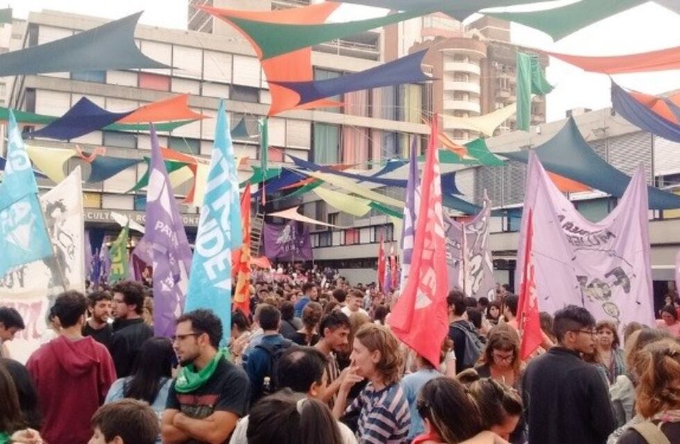 Mujeres rosarinas coparon la plaza Montengro en reclamo de justicia por Micaela