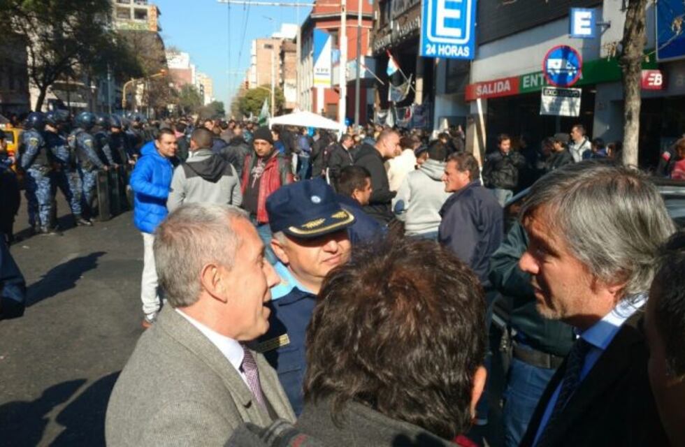 Dos choferes detenidos en Córdoba por resistir a la autoridad