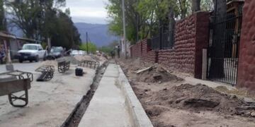 Cordón cuneta en Nono