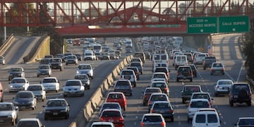 Audiencia publica para discutir el ensanche de la avenida General Paz y el cobro de peaje transito_gralpaz1\u002Ejpg - Télam Buenos Aires, 07/08/2008\r\n El Ministerio de Planificación Federal, a \r\ntravés del Organismo de Control de Concesiones Viales (OCCOVI), \r\nrealizará mañana una audiencia pública para debatir el ensanche de \r\nla avenida General Paz, una obra que demandará una inversión de \r\n340 millones de pesos, y tendrá un plazo de ejecución de dos años\u002E \r\nFoto: Roman von Eckstein/Télam/cl buenos aires proyecto de ensanchamiento general paz audiencia publica proyecto ensanche y peaje vista del transito autos automoviles