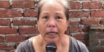 Un duende la visita por las noches