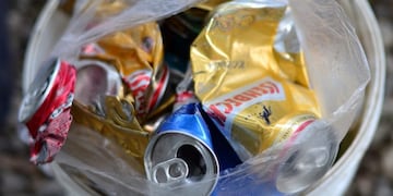 Juntada solidaria de latas\u002E Ushuaia\u002E