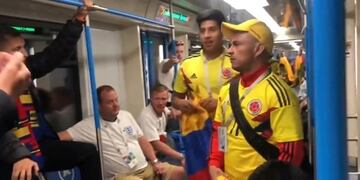 Hinchas colombianos e ingleses se trenzaron a los golpes en pleno subte de Moscú\u002E