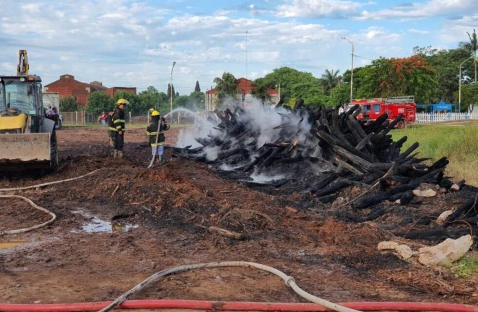 Enorme incendio en los galpones del ferrocarril