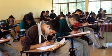 Baja la matrícula de alumnos de secundarios y terciarios en barrios marginales