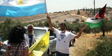 Un palestino celebra la suspensión del amistoso entre Israel y Argentina que se iba a disputar en Jerusalén\u002E