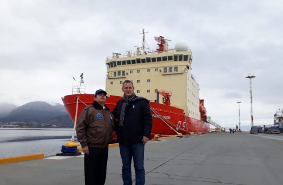 Rompehielos A.R.A "Almirante Irizar": 37 años y una historia increíble