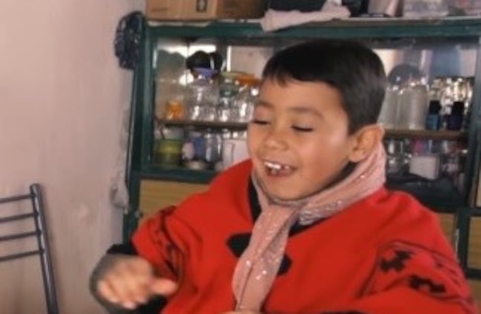 Tiene 7 años y se bañó con agua caliente por primera vez