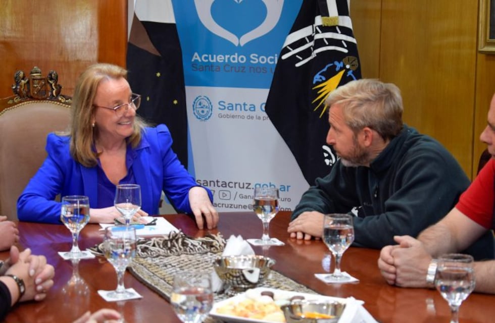 Alicia Kirchner recibió al Ministro del Interior en Casa de Gobierno