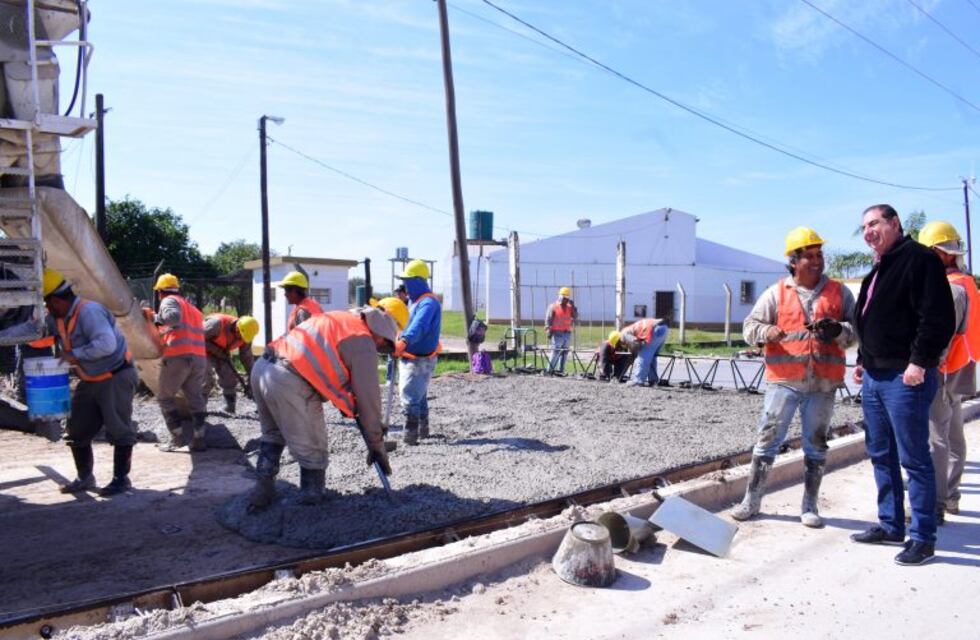 El intendente supervisó los trabajos en la Avenida Moreau de Justo
