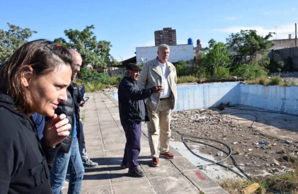 La Agencia Córdoba Deportes prometió recuperar la pileta del Deportivo Alberdi