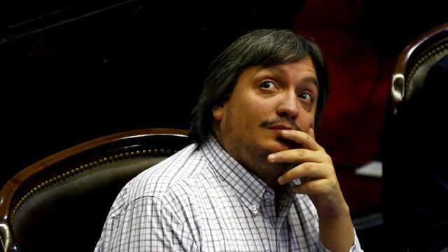 Maximo Kirchner (C), lawmaker of the opposition Victory Front and son of former Argentine President Cristina Fernandez de Kirchner, looks up as lawmakers debate the approval of a settlement with creditors over the country's defaulted debt at the Lower House of Congress in Buenos Aires, Argentina, March 15, 2016.   REUTERS/Marcos Brindicci buenos aires Maximo Kirchner sesion maratonica camara de diputados debate proyecto para derogar las leyes Cerrojo y de Pago Soberano deuda externa fondos buitres ligitio