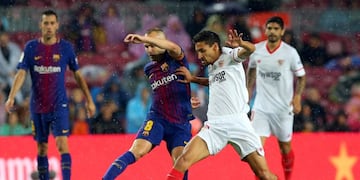 YAN01\u002E El PIREO (GRECIA), 31/10/2017\u002E- El jugador Lionel Messi (d) de Barcelona participa en un calentamiento hoy, martes 31 de octubre de 2017, antes del partido entre Olympiacos Piraeus y FC Barcelona del grupo D de la Liga de Campeones, que se disputa en el estadio Georgios Karaiskakis, en el Pireo (Grecia)\u002E EFE/ORESTIS PANAGIOTOU atenas grecia lionel messi campeonato torneo champions league copa liga campeones uefa europea futbol futbolistas partido Olympiakos FC barcelona