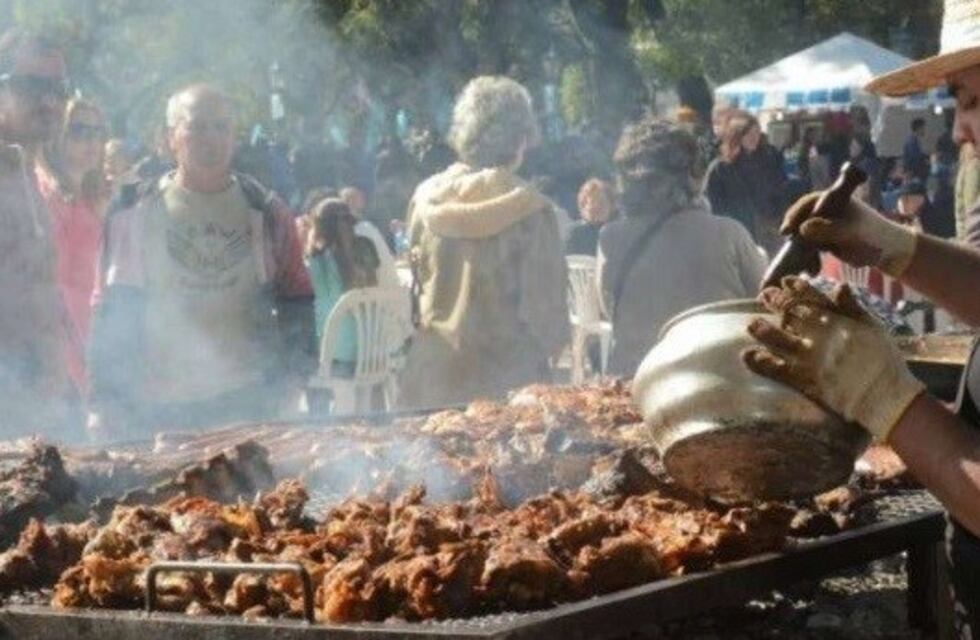 Tocando fondo monetario: empanadas y "parripollos" ilegales