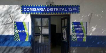 La ató a una silla y le tiró agua hirviendo porque quiso dejarlo