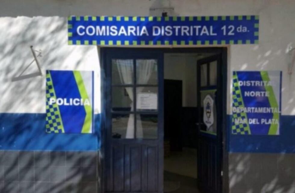 La ató a una silla y le tiró agua hirviendo porque quiso dejarlo