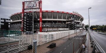AME5344\u002E BUENOS AIRES (ARGENTINA), 17/03/2020\u002E- Vista del estadio Monumental de River Plate, este martes, luego que se confirmara la suspensión de la Superliga de Fútbol y la postergación de la Copa América por el Coronavirus, en Buenos Aires (Argentina)\u002E EFE/ Juan Ignacio Roncoroni