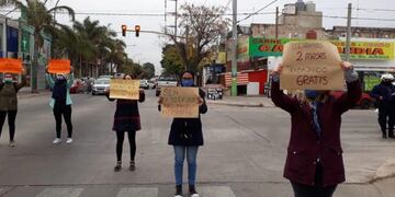 Protesta de médicos residentes que llevan dos meses sin cobrar\u002E