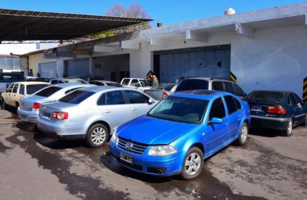 Rematarán 32 vehículos oficiales para recortar gastos en la provincia