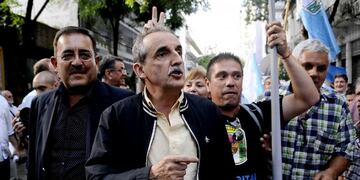 BUENOS AIRES 03/02/2016, EL EX SECRETARIO DE COMERCIO INTERIOR, GUILLERMO MORENO, ARRIBA A REUNION DEL PJ\u002E FOTO:DYN/PABLO AHARONIAN\u002E\r\n\r\nLa reunión del Consejo del PJ fue el primer encuentro tras la derrota electoral de octubre\u002E Más de cien consejeros no dudaron en ir a Matheu 130 sobre todo después de la ruptura del bloque del FPV\u002E buenos aires guillermo moreno cumbre del partido justicialista en la sede de matheu consejo del pj reunion encuentro primer encuentro despues de la derrota de octubre