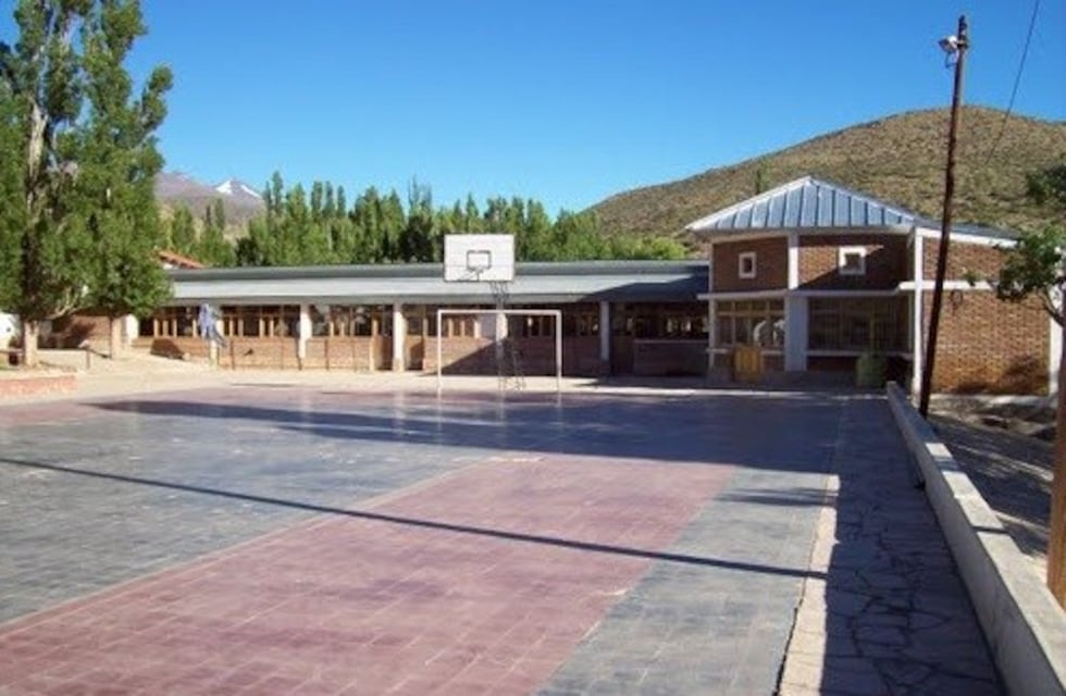 Padres tomaron una escuela de Malargüe y piden la renuncia del director