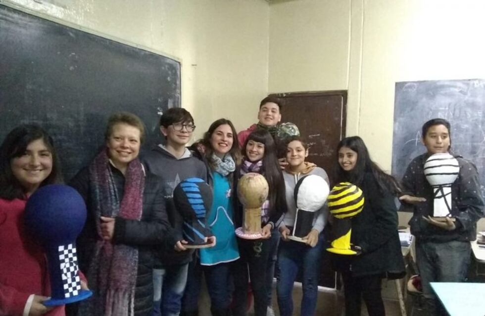 Punta Alta: alumnos de la Secundaria Nº1 hicieron cabezales para una ONG