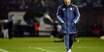 Soccer Football - 2018 World Cup Qualifiers - Uruguay v Argentina - Centenario stadium, Montevideo, Uruguay - August 31, 2017\u002E Argentina's head coach Jorge Sampaoli walks during the match\u002E REUTERS/Carlos Pazos