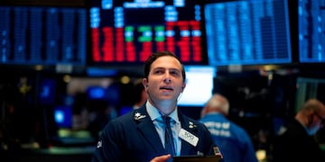 Las acciones de YPF se derrumba en las bolsas de Buenos Aires y Nueva York . Crédito:  Johannes EISELE / AFP.