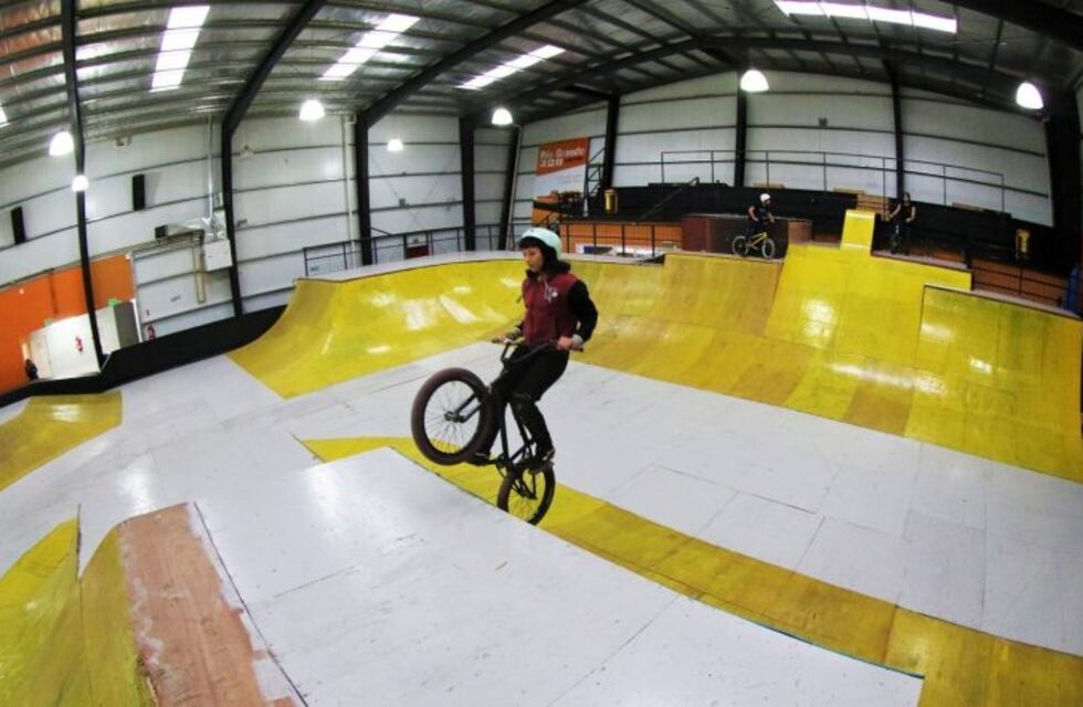 Se realizaron tareas de mantenimiento y pintura en el Skate & Bike park