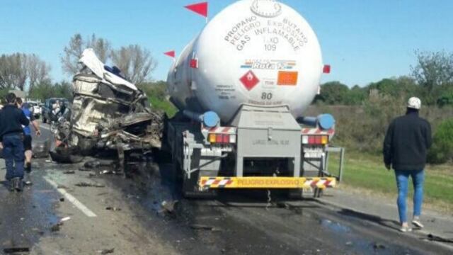 El siniestro vial ocurriu00f3 en la autopista Rosario-Santa Fe mano al sur.