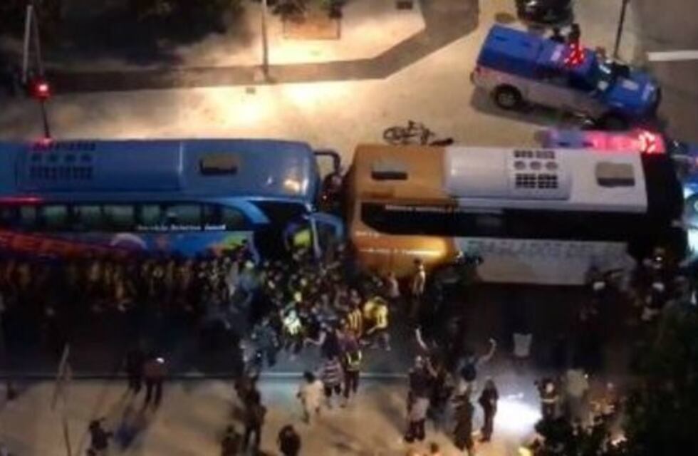 Salvaje batalla campal entre hinchas de Flamengo y Peñarol en la previa al cruce por Libertadores