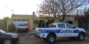 En el interior de la vivienda estaba un hombre mayor ensangrentado, maniatado y amordazado\u002E Foto: Policía de San Luis\u002E