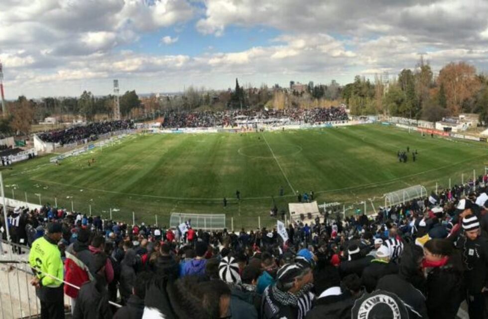 Derribaron un drone desde la tribuna: ¡la puntería que no tuvo Corvalán!