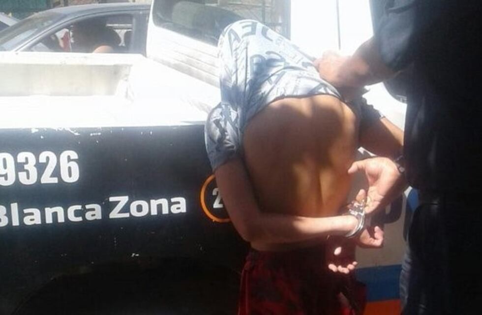 Un joven detenido tras saltar por un paredón para robar