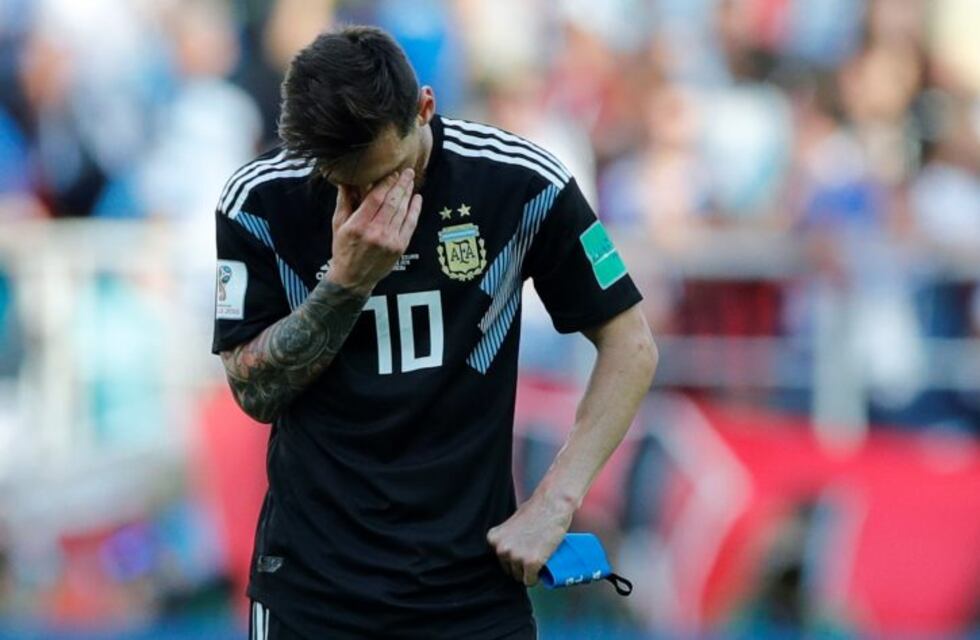 El karma de los equipos campeones del mundo en el debut