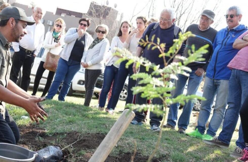 Bahía Blanca: Plantación de árboles de la memoria