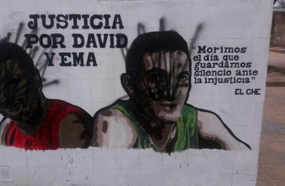 Vandalizaron un flamante mural dedicado a los jóvenes muertos por la policía en Callao y Arijón