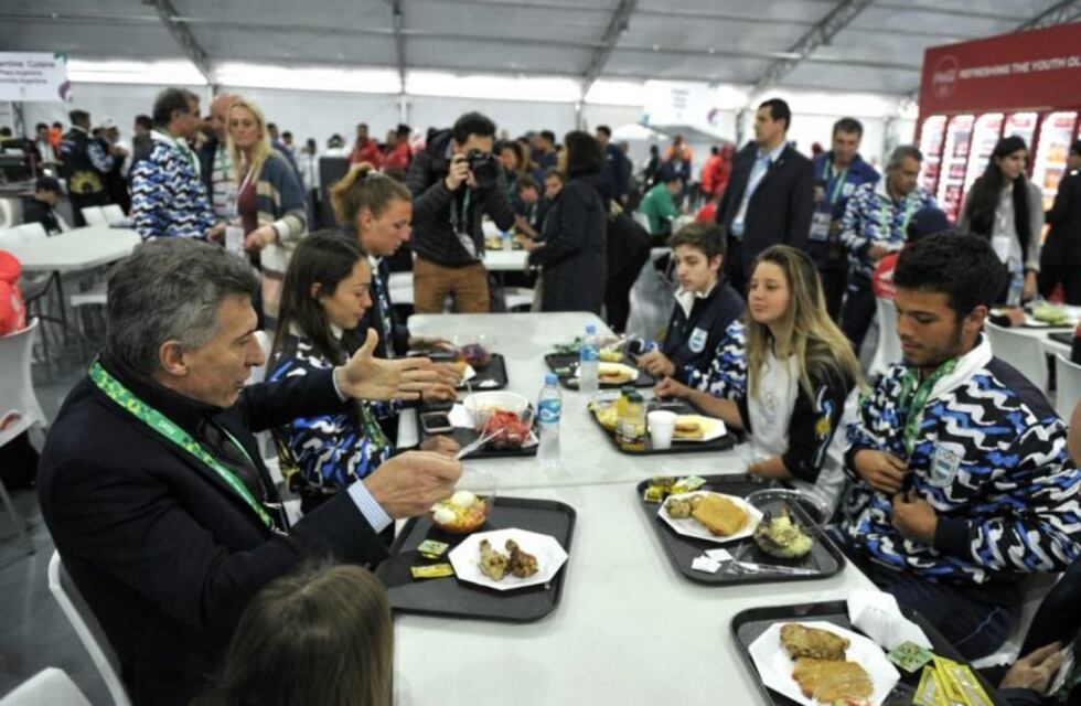 Junto a Antonia, Macri visitó a los deportistas de los Juegos Olímpicos de la Juventud