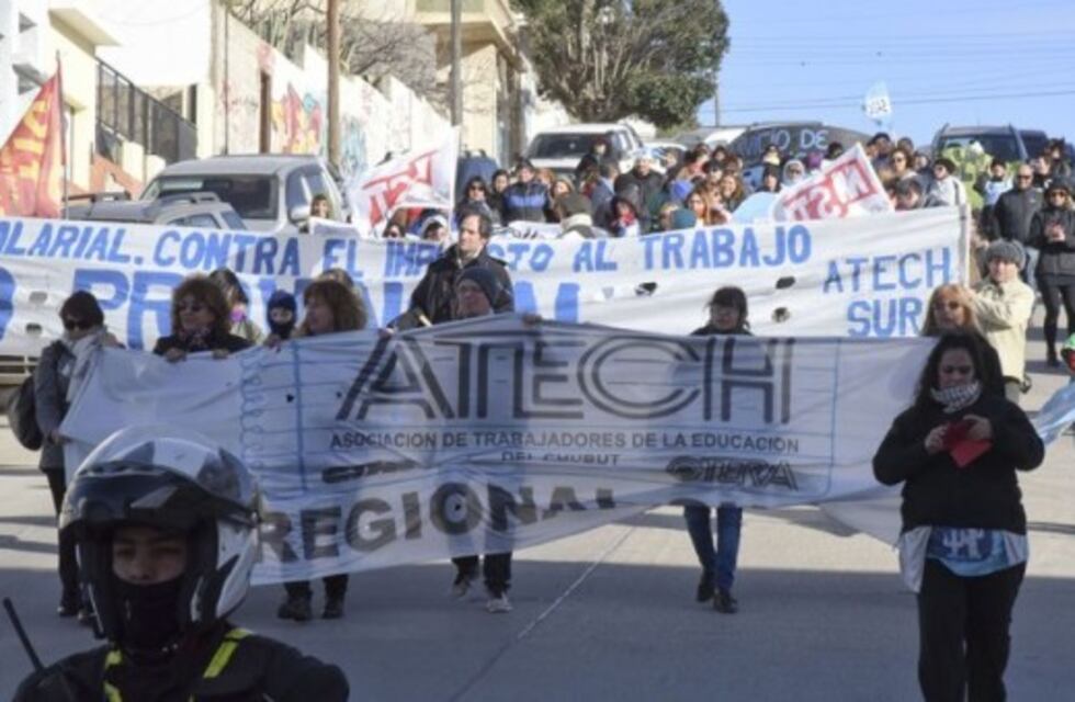 Este mes los docentes y auxiliares de Chubut cobrarán el aumento