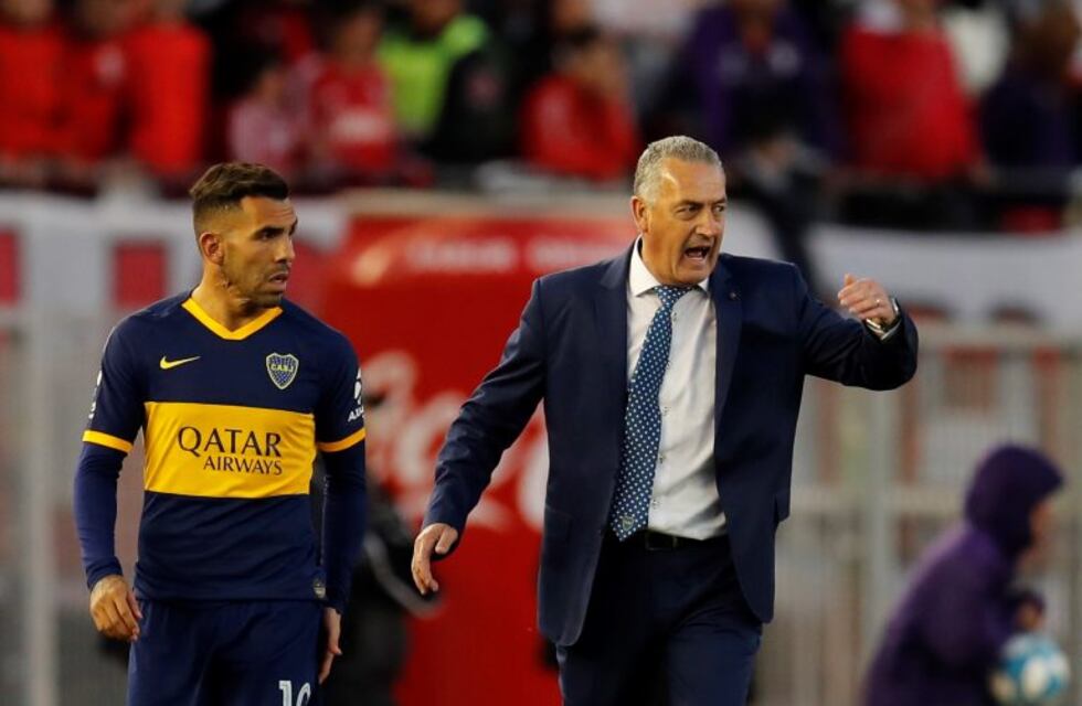 Gustavo Alfaro, sobre la ausencia de Tevez en el equipo titular: "Fue una decisión táctica"