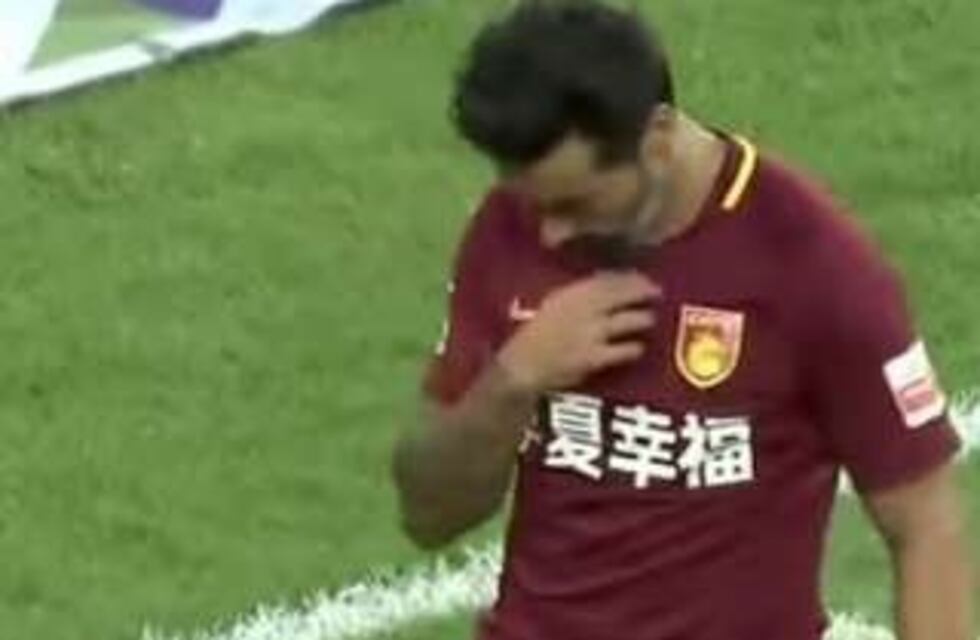 Lavezzi marcó dos goles, pero su equipo cayó 4-3 en la super liga china