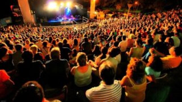 Grilla de recitales de Rosario bajo las estrellas en el Anfiteatro Humberto de Nito.