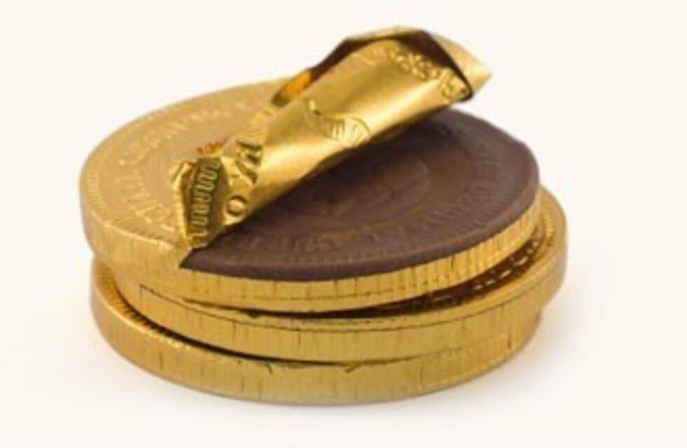 Así se hacen las monedas de chocolate
